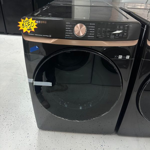 SAMSUNG 7.5 cu. ft. Smart Gas Dryer with Steam Sanitize+ and Sensor Dry in Brushed Black
