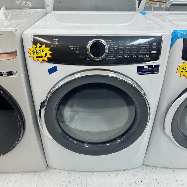 ELECTROLUX Front Load Perfect Steam™ Gas Dryer with Predictive Dry and Instant Refresh – 8.0 Cu. Ft.
