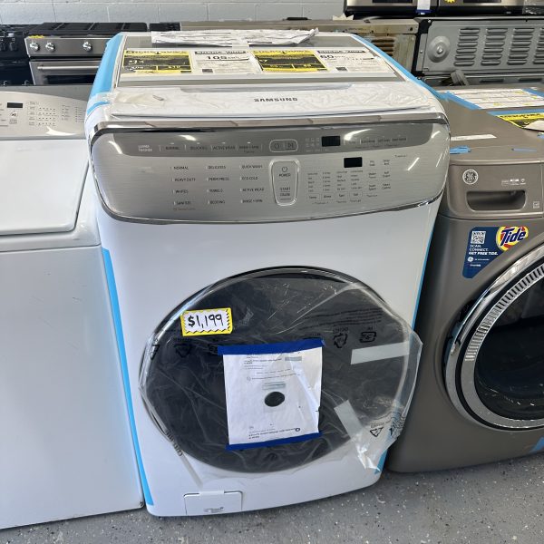 Samsung6 cu. ft. Smart High-Efficiency Front Load Washer with Super Speed in Brushed Black
